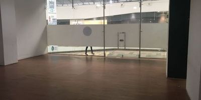 SE VENDE LOCAL MUY BIEN UBICADO CON MUY BUEN METRAJE DENTRO DEL CENTRO COMERCIAL UNICENTRO, CON EXCELENTE VIAS DE ACCESO, SOBRE VIA PRINCIPAL, CERCA DEL AEROPUERTO.