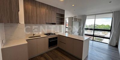 ¡Te invitamos a conocer este espectacular apartaestudio para estrenar ubicado en el exclusivo sector del Virrey!
Situado en un sexto piso, este moderno espacio ofrece una excelente distribución: amplia sala-comedor con cocina abierta de diseño contemporáneo, zona de lavandería independiente, y una acogedora habitación con walk-in closet y baño privado.

El inmueble incluye un parqueadero y el edificio cuenta con completas zonas sociales: terraza con BBQ, gimnasio, salón de conferencias y vigilancia 24 horas, ideales para disfrutar de comodidad y seguridad.
 ¡Agenda tu visita hoy mismo y enamórate de tu próximo hogar en el Virrey!