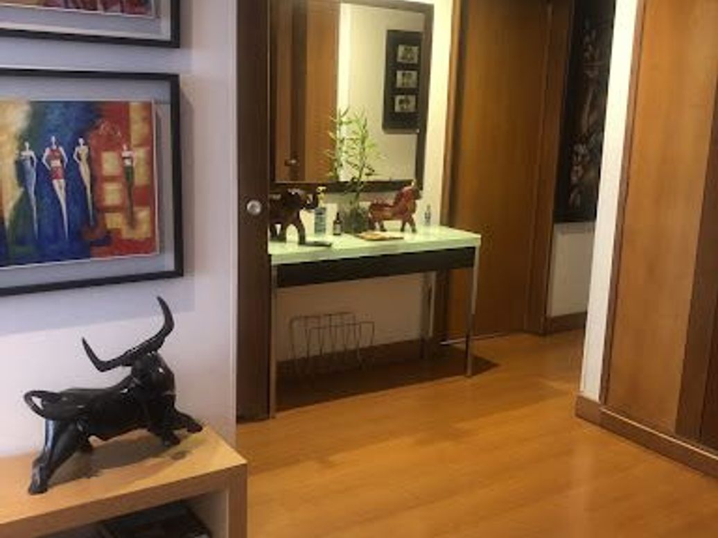 Apartamento de 3 alcobas en venta en Santa Barbara, Bogotá, 134 m² · foto 2 de 14