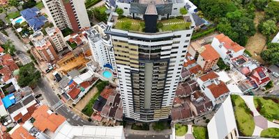 ¡Se arrienda apartamento con espectacular vista en exclusivo edificio sobre la vía al Club Campestre!

Disfruta de la comodidad y elegancia en un apartamento de 100 m², diseñado para ofrecer calidad de vida en cada espacio.

Características del apartamento: 3 habitaciones, 2 baños, Sala – comedor amplia y luminosa, Cocina integral, Parqueadero privado, Bodega, Excelente iluminación natural y vista panorámica a la ciudad y las montañas

Zonas sociales del edificio: Gimnasio totalmente dotado, Piscina, jacuzzi y sauna,
Juegos infantiles, Terraza con zona BBQ, Cancha de squash, Salón social, Vigilancia 24 horas

Un lugar ideal para vivir rodeado de confort, seguridad y naturaleza.