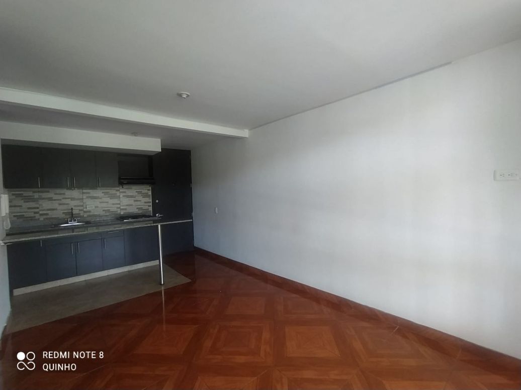 Apartamento de 2 alcobas en venta en Granada Norte, Bogotá, 42 m² · foto 2 de 20