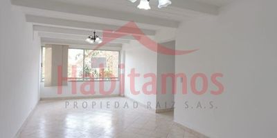 ¿Buscas un hogar que combine la comodidad, la ubicación privilegiada y la calidad de vida? ¡Entonces este apartamento en Pontevedra, Envigado, es la opción perfecta para ti!
Con 115 m² de espacios amplios y luminosos, este apartamento te ofrece 3 cómodas alcobas, 2 prácticos closets y un vestier una cocina integral que te facilitará la vida. Disfruta de la comodidad de un piso en cerámica y la practicidad de un calentador, horno y shut de basuras.
Ubicado en el piso número 4 de una unidad cerrada con ascensor, este hogar cuenta con una zona de ropas y parqueadero propio. Además, podrás aprovechar los espacios comunes como los juegos infantiles y el parqueadero de visitantes.
La ubicación es inmejorable, con colegios, centros comerciales y transporte público a tu alcance. Vive en el corazón de Envigado y disfruta de la tranquilidad y la conveniencia que ofrece este moderno y acogedor apartamento.
¡No dejes pasar esta oportunidad de vivir en un hogar que se adapta a tu estilo de vida! Co