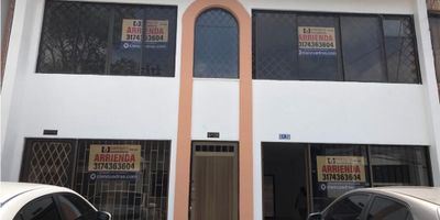 Alquilo local en primer piso con un área de 58 m2 en el barrio Santa Monica; consta de: salón amplio, 2 baños, patio - cocina. Se encuentra en una zona comercial con excelentes vias de acceso como la avenida 6 A norte, avenida 6, avenida 8 norte.

 
