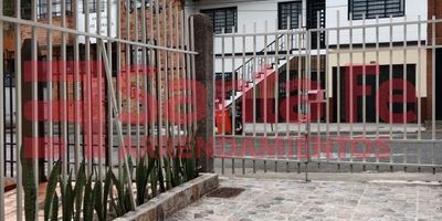 LA PROPIEDAD CUENTA CON RED DE GAS, 1 NIVEL, SALA COMEDOR, 1 CLOSET, COCINA INTEGRAL, PISO EN CERAMICA, CALENTADOR A GAS, ILUMINACIÓN LEDS.
INMUEBLE SUJETO A VERIFICACIÓN DE DISPONIBILIDAD.