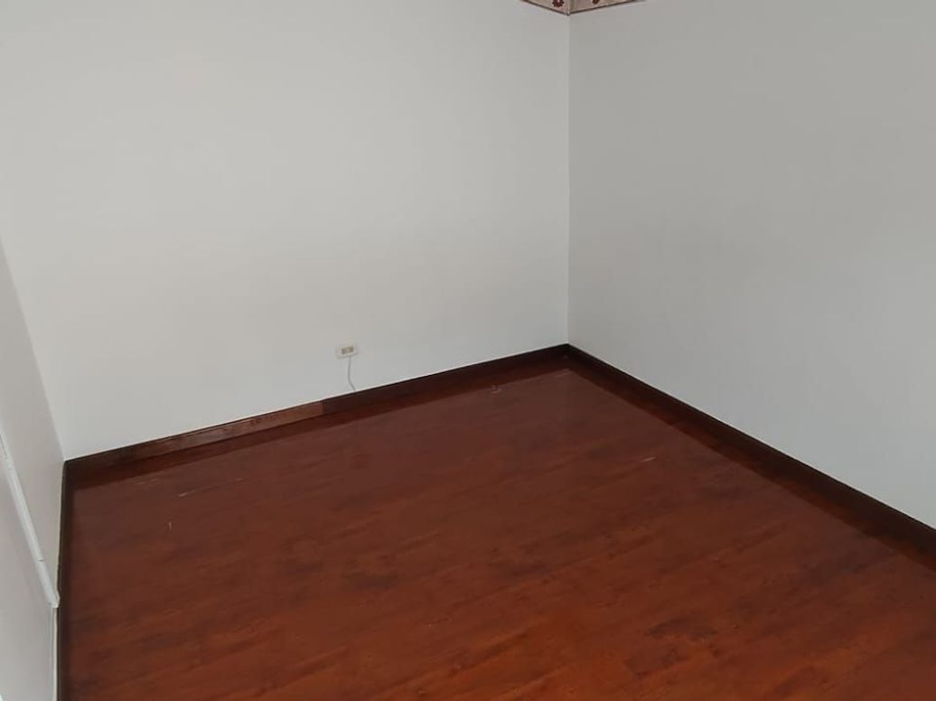 Casa de 5 alcobas en venta en Villa Claudia, Bogotá, 180 m² · foto 2 de 20