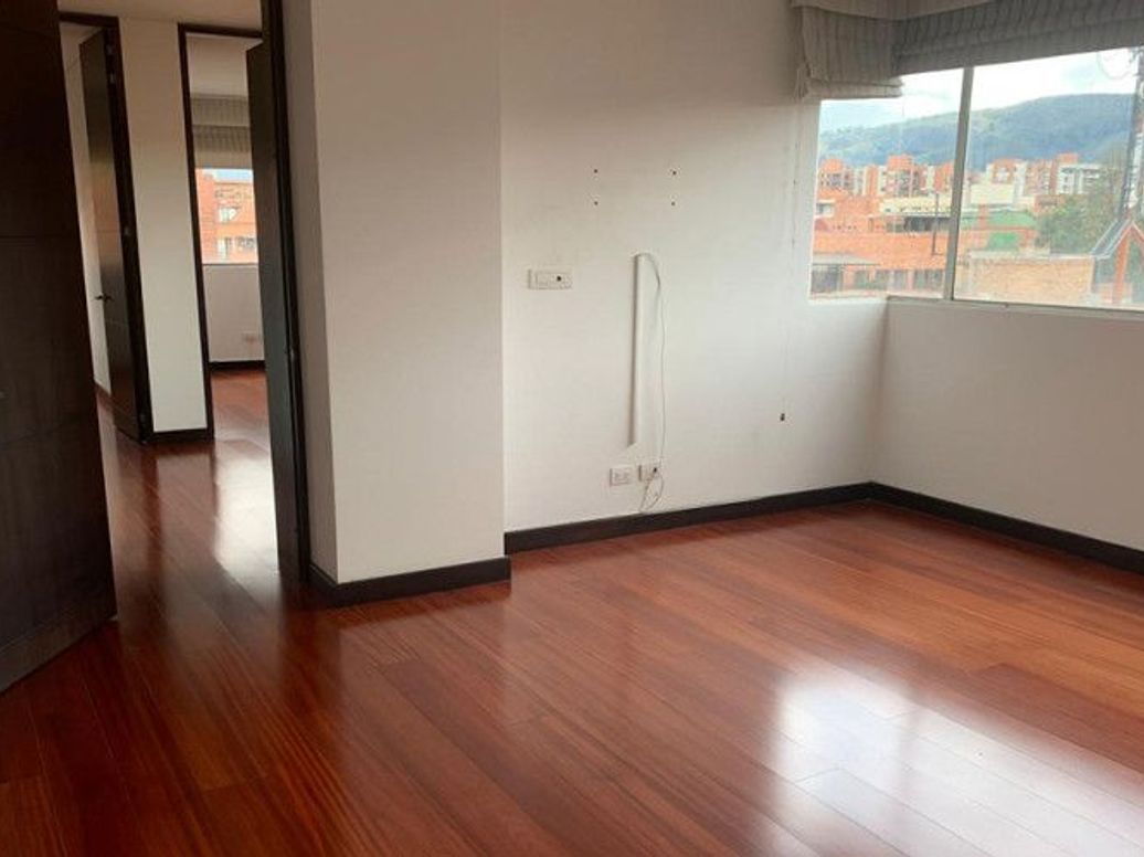 Apartamento de 3 alcobas en venta en Santa Barbara Occidental, Bogotá, 155 m² · foto 3 de 10