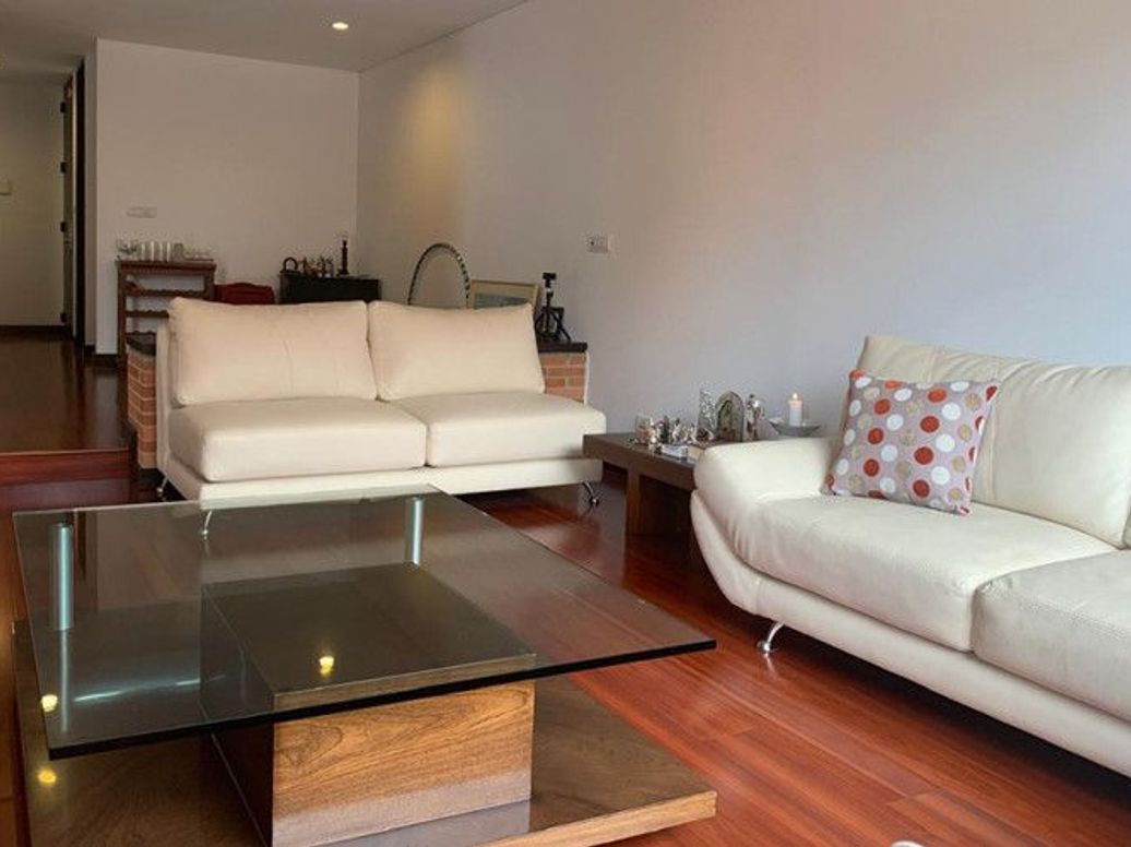 Apartamento de 3 alcobas en venta en Santa Barbara Occidental, Bogotá, 155 m² · foto 4 de 10