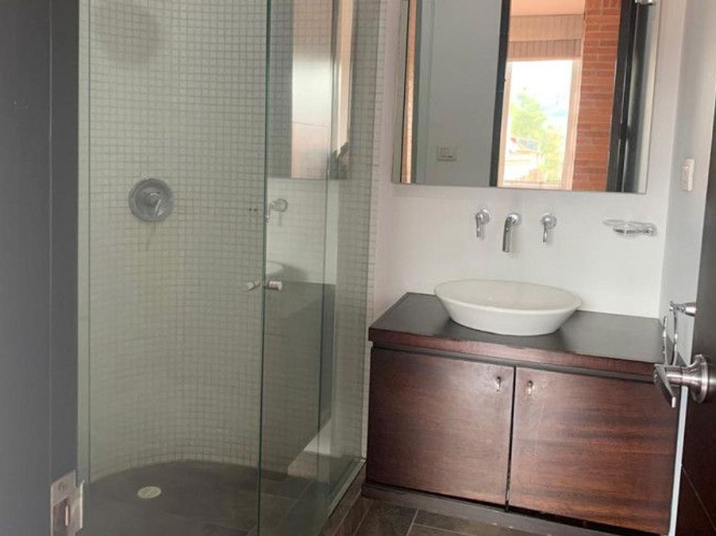 Apartamento de 3 alcobas en venta en Santa Barbara Occidental, Bogotá, 155 m² · foto 9 de 10