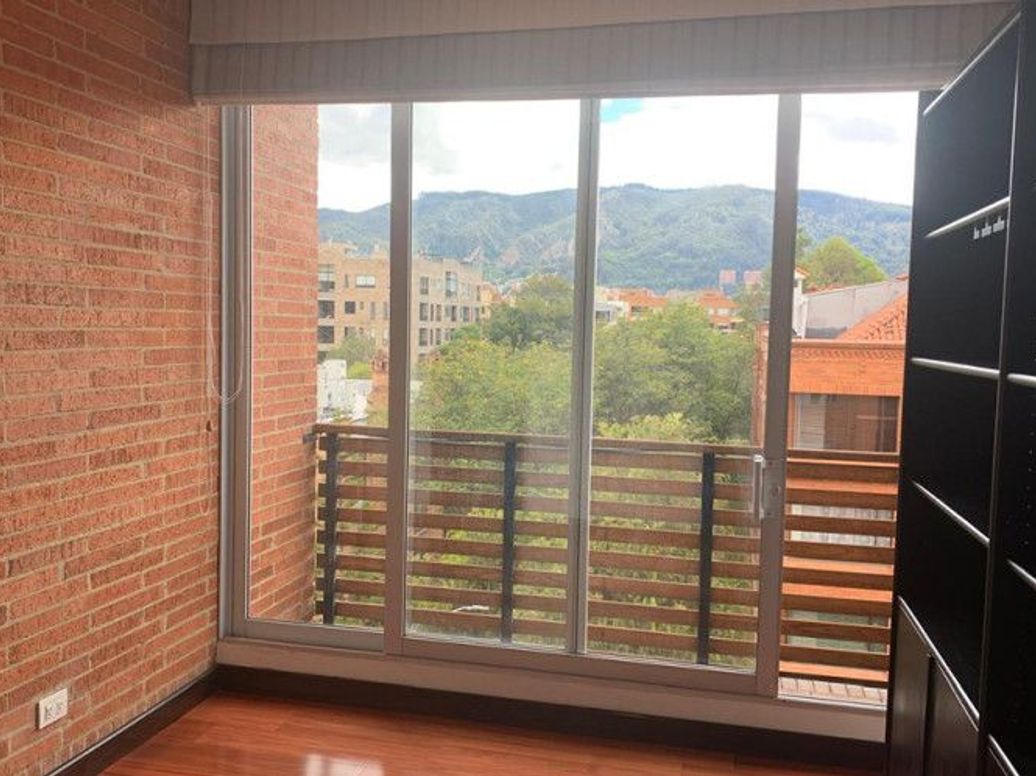 Apartamento de 3 alcobas en venta en Santa Barbara Occidental, Bogotá, 155 m² · foto 2 de 10