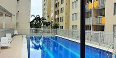 ARRIENDO  CONFORTABLE APARTAMENTO EN CONJUNTO BARLOVENTO Ubicado en el octavo piso, con excelentes acabados. El apartamento consta de Sala comedor. tres habitaciones con clóset movible, la principal con baño privado, Baño auxiliar, Cocina integral con mesón en mármol y barra americana, Balcón con buena vista, Zona de lavandería, cuatro ventiladores instalados y cinco black out. El conjunto ofrece dos piscinas comunales, Ascensor, Parque infantil, Ubicación estratégica, cerca al supermercado Yumbo y al Palacio de Justicia. Canon de arriendo incluida la administración $1.145.000 mensuales