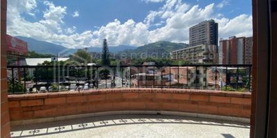 Apartamento en Arriendo en Primavera - Envigado con 2 habitaciones, 2 clósets, 2 baños, balcón, sala comedor, cocina integral, red de gas natural, zona de ropas. Parqueadero y Área privada de 70m². 

Estrato 3.

Zona residencial cercana a colegios, parques, zonas verdes, zonas deportivas, centros comerciales y con fácil acceso a transporte público.

 

¡Conoce los requisitos para arrendar un inmueble con nosotros! 
