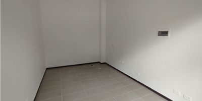 Local en alquiler ubicado al lado de la estación Madera

Se arrienda local de 15 m², con piso en cerámica y puerta metálica, en excelente ubicación dentro del centro comercial Metro Mall, justo sobre la autopista y al lado de la estación del metro Madera.

El mall cuenta con portería 24/7, cámaras de seguridad, vigilancia privada, baños públicos, parqueaderos públicos y otros servicios.
