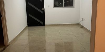 Hermoso apartamento en el Barrio Calima segundo piso, 2 habitaciones, sala comedor, cocina integral, 2 baños,  zona de oficios, bodega en el primer piso  y , parqueo para una moto. Preferiblemente sin mascotas.