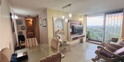 Disfruta de este acogedor apartamento muy bien distribuidos. Sus amplios espacios y acabados en tonos pastel crean un ambiente moderno, luminoso y acogedor.

 

La cocina se destaca por sus gabinetes en madera, mesón en piedra granito, extractor y horno, perfecta para quienes disfrutan cocinar con estilo ?. La sala cuenta con balcón, ideal para relajarse y disfrutar de la brisa y la vista panorámica ?.

 

Los baños tienen un diseño muy exclusivo, con detalles elegantes que aportan confort y distinción. Ubicado en el octavo piso, el apartamento está en el lado sombra, garantizando frescura y tranquilidad durante todo el día.

 

Perfecto para nuevas familias que buscan vivir en un barrio tradicional, seguro y apacible, con cercanía a supermercados Olímpica, restaurantes y comercios locales.

 

El conjunto ofrece vigilancia veinticuatro horas y piscina, brindando bienestar y seguridad para todos ?.

 

? ¡Agenda tu visita y descubre tu nuevo hogar!
