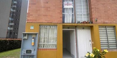 [VEN] ID HOUM: 160916

En Houm te ayudamos de forma fácil y segura. Los beneficios de comprar con nosotros:
    • Te ayudamos a conseguir financiamiento a través de una asesoría personalizada
    • Mediación y seguimiento de todo el proceso
    • Ponemos a tu disposición profesionales en notariado, registro y asesoría jurídica
¡Solo te preocupas de las firmas!

Casa en venta, ubicada en el barrio Gran Granada, con una superficie construida de 77.00 m² y superficie total de 77.00 m². 

Sus principales características son:

    • 4 dormitorios
    • 2 baños
    • Admite mascotas
    • Año de construcción: 2000
    • Bodega
            
Además, el inmueble cuenta con las siguientes amenidades:

    • Salón de eventos
    • Zona de asadores

Si compras con nosotros, te brindamos asesoría personalizada durante todo el proceso.
Más que una inmobiliaria, somos Houm.
*Aplican T&C