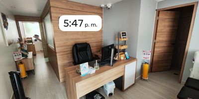 Área de 38 mtrs2, distribución de 2 consultorios (oficinas), 2 baños, recepción. 

Ubicación: diagonal a Pepeganga de la Avenida Nutibara, laureles, a 1 cuadra del Euro y Carulla. 

$430.000.000 negociables