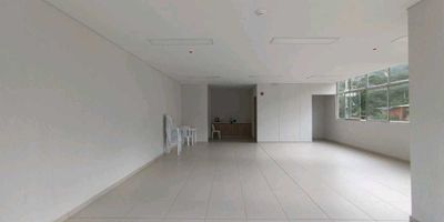 ( M.Z) Apartamento en venta ideal para personalizar a tu gusto. Consta de 50 m2, 2 alcobas mas estudio que puedes cerrar a tercera alcoba, 2 baños y balcón.

Se encuentra en proyecto para estrenar, actualmente en obra gris. Se estima aproximadamente una inversión de $30000000 para la obra blanca.

Parqueaderos comunes. Sector de alta valorización ya que en la zona hay varios proyectos en venta y desarrollo.

Libre de todo gravamen.

