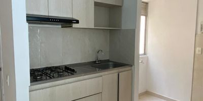 Apartamento en Venta para estrenar en Soledad ubicado en el sector de Ciudad del Parque, en un conjunto con vigilancia privada las 24 Horas y zonas sociales de entretenimiento, piscina y zona infantil, el apartamento se encuentra ubicado en el piso 11 con ascensor, con un área aproximada de 52.63mt2 distribuidos en 2 habitaciones, 2 baños, la habitación principal cuenta con baño interno, cocina integral y zona de labores, lado sombra, buena distribución en sus áreas con buenos y modernos acabados, es fresco y acogedor, su entorno es tranquilo, residencial con cómodas vías de acceso y facilidad al transporte publico cercano, sobre el sector puede encontrar, parques, supermercados, droguerías y mas.