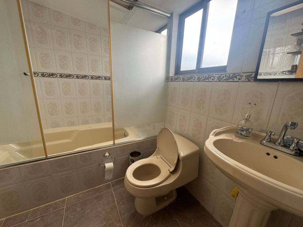 Apartamento de 6 alcobas en venta en Ciudad Berna, Bogotá, 150 m² · foto 15 de 18