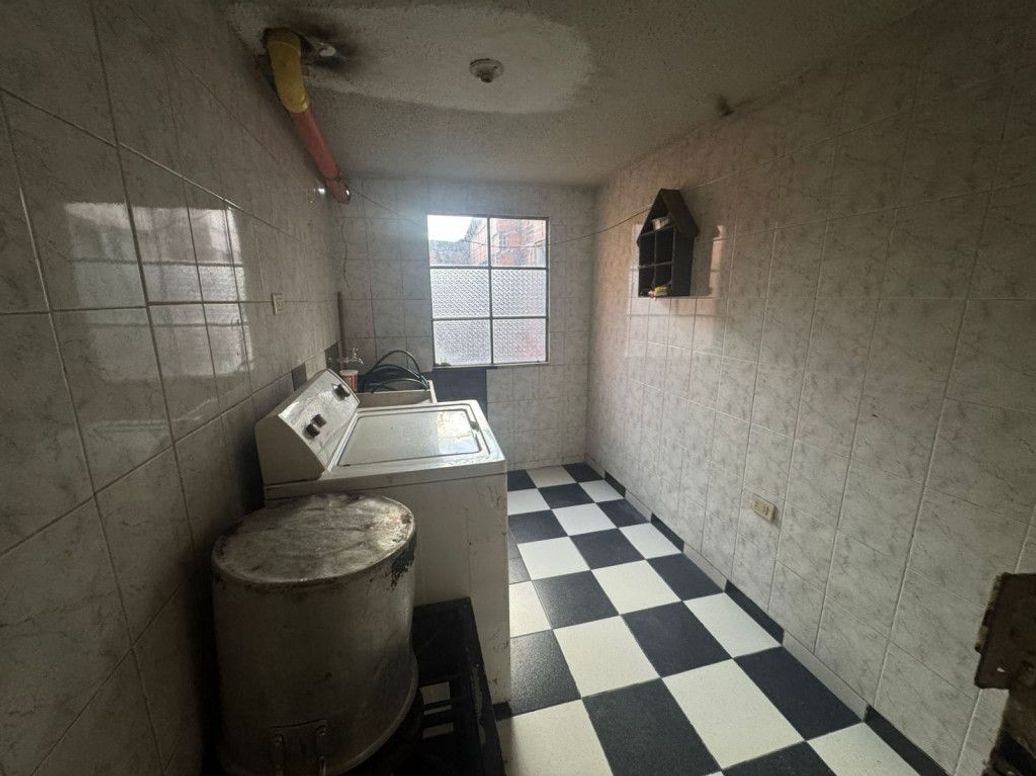 Casa de 7 alcobas en venta en Altos Del Poblado, Bogotá, 295 m² · foto 10 de 12