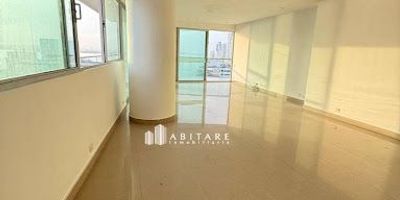 Arriendo amplio apartamento en Bocagrande – 169 m²
Disfruta la exclusividad y comodidad de vivir en el corazón de Bocagrande. Este espacioso apartamento de 169 m² cuenta con 3 habitaciones cada una con baño privado, baño social, cuarto y baño de servicio, y 2 parqueaderos.
Ambientes luminosos, excelente distribución y una ubicación privilegiada a pocos pasos del mar, restaurantes y comercios. Ideal para quienes buscan confort, amplitud y estilo en una de las zonas más exclusivas de Cartagena.

