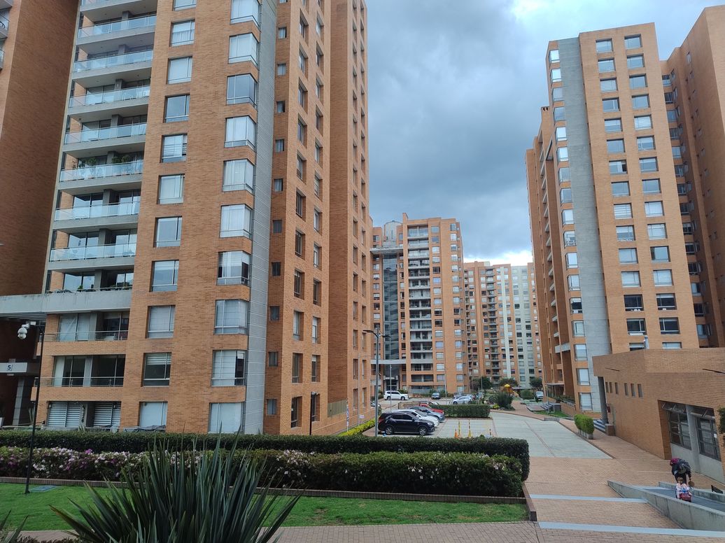 Apartamento de 3 alcobas en venta en Gilmar, Bogotá, 172 m² · foto 2 de 20