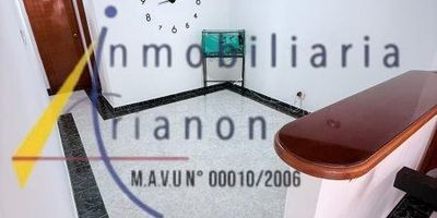 Arrendamos apartamento ubicado en barrio santa fe, cuenta con un area de 198 metros, sala comedor, 4 alcobas, 4 closet, cocina integral, red de gas, 3 baños cabinados, calentador,zona de ropas, piso en ceramica y  madera, habitacion principal cuenta con aire acondicionado.https://www.inmobiliariatrianon.com/inmueble/5922