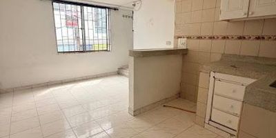 DIVISA INMOBILIARIA matricula inmobilaira No SGM-MOAM-2018-6 te ofrece una excenete oportunidad de vivir en un citio comodo, tranquilo y seguro en la ciudad de manizales, un expectacular apartamento de 1 habitacion con su respectivo closet, sala comedor, cocina semi integral,un baño y zona de roas, en pleno centro de la ciudad, muy serca a supermercados, traspoprte publico, restaurantes, centros comerciales, iglesias, date la oportundad de disfrutar dela tranquilada en este excelente apartamento y vuelve este sitio tu hogar.