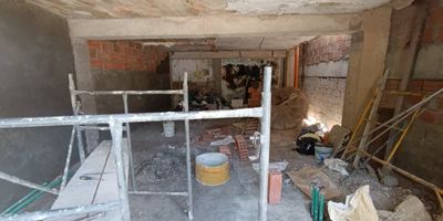 NO SE PERMITE NADA RUIDOS, BAR, TALLER DE MOTOS.