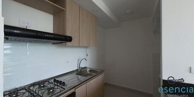 Hermoso Apartamento de 56 mts², Ubicado en Unidad Cerrada.

Cuenta con 3 Alcobas (Cada Alcoba con Closet &amp; Black Out, Alcoba Ppal. con Baño) 1 Baño Social, Balcón, Salón Comedor, Cocina Integral con Barra, Zona de Ropas, Red de Gas y Calentador.
1 Parqueadero + Parqueadero de Visitantes.
Conjunto Cerrado con Portería 24 Horas, Ascensor, Circuito Cerrado de TV, Citófono, Canchas Deportivas, Gimnasio, Piscina, Salón Social, Shut de Basura, Zona BBQ &amp; Zonas Verdes.
Inmueble Ubicado en Zona Residencial Campestre, Cercano a Colegios/Universidades, Parques &amp; Transporte Público Cercano.