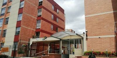 Apartamento arriendo en Villa Magdala Cl 155 con 19, en 3 piso por escalera, cuenta con un área de 70M2, construida distribuidos en: Sala, comedor, Cocina cocina semi integral, zona de lavado,2 habitaciones, 2 baños, salón social parqueaderos comunales.

Cerca  Auto norte carrera 19, sector tranquilo, frente al edificio se ubica un parque con amplias zonas verdes, bahía de parqueo ,cerca a centros comerciales,|zona comercial y bancaria  del sector.
 