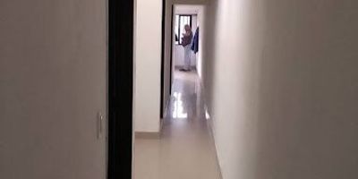 DIVISA INMOBILIARIA matricula inmobiliaria No SGM-MOAM-2018-6 te ofrece en ariendo un expectacular apartamento en le barrio la sultan que consta de 2 amplias y comodas abitaciones con excelente iluminacion, sala  o comedor, un baño y zona de ropas, vista a la calle, en un sitio muy esclusivo tranquilo de la ciudad, donde podras disfrutar de momentos especiales con tu familia, animate y vuelve este sitio tu hogar 