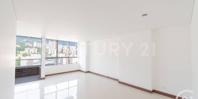 Apartamento para renta en el barrio Zuñiga en Envigado, en el sector de La Niña María. El apartamento es el 602, tiene tres cómodas habitaciones, la principal con baño y vestier, zona social, cocina cerrada, balcón integrado a la zona social con vista sobre la ciudad, un parqueadero y un cuarto útil. 
La edifico está en unidad cerrada con vigilancia las 24 horas y parqueaderos de visitantes. El apartamento está ubicado en una zona estratégica, con vías de acceso por la Avenida El Poblado y la Avenida Las Vegas y con cercanía a la estación del Metro y facilidad de transporte público. Cerca se encuentran centros comerciales, supermercados, zonas de restaurantes, colegios, Universidades y hoteles.