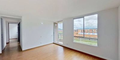 Apartamento en venta de 60M², con vista exterior, ubicado en un 6to piso (Torre 3 Apto 602), acceso por escaleras, parqueadero propio comunal. Consta de 3 habitaciones, 2 baños, sala comedor, cocina integral y zona de lavandería. Tiene piso laminado en habitaciones, zona social y piso cerámico en baños y cocina. El conjunto cuenta con salón comunal, zonas verdes, parque infantil y vigilancia privada las 24 horas. Cerca a centro comercial Milán Plaza; cerca a almacenes de cadena Tienda D1, Olímpica, Tienda Ara, Surtimax; cerca a colegio Institución Educativa Dptal San Luis Gonzaga; cerca a paraderos de transporte intermunicipal; Vías de acceso por la Anillo Vial Verganzo.
 h_property_nid_ref:  15923493157
 h_property_uuid_detail:  30104422-d4a2-4003-b5e4-7af28acd4aab
 ubicacion: Tocancipa,Verganzo
 Inmueble ofertado por nuestro aliado HABI.