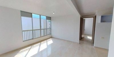 Apartamento en venta de 46m2, con vista interior, ubicado en un piso 5to(Torre 14 Apto 501), acceso por escaleras. Consta de 2 habitaciones, 2 baños, sala comedor, zona de estudio, cocina y zona de lavandería. Tiene piso cerámico en todas sus zonas. El conjunto cuenta con salón social, piscina, zonas verdes, zona para niños y vigilancia privada las 24 horas. Cerca al centro comercial Único; cerca a paradas intermunicipales; Vías de acceso por la Calle 10.
 h_property_nid_ref:  19989433221
 h_property_uuid_detail:  0fb0a9fb-a085-48a0-8ca9-2946df64b8c6
 ubicacion: Yumbo,Las americas
 Inmueble ofertado por nuestro aliado HABI.