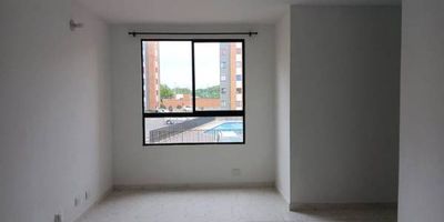 Apartamento en venta de 44M², con vista interior, ubicado en un 2do piso (Torre C Apto 210), acceso por ascensor, parqueadero propio cubierto (385). Consta de 2 habitaciones, 1 baño, sala comedor, cocina integral y zona de lavandería. Tiene piso cerámico en todas sus zonas. El conjunto cuenta con zonas verdes, zona para niños, salón social, piscina, cancha y vigilancia privada las 24 horas. Cerca a centro comercial Alfaguara; cerca a almacenes de cadena como D1 y Ara;  Vías de acceso por la Avenida Cañasgordas y carrera 23.
 h_property_nid_ref:  21273199391
 h_property_uuid_detail:  d02a5cff-27a7-4300-b077-cafef21c7eaf
 ubicacion: Jamundí,Parque Natura
 Inmueble ofertado por nuestro aliado HABI.