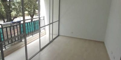 Apartamento en venta de 64m2, con vista interior, ubicado en un 2do piso (Torre 2 Apto 203), acceso por ascensor. Consta de 2 habitaciones, 2 baños, sala comedor, cocina integral y zona de lavandería. Tiene piso cerámico en todas sus zonas. El Conjunto cuenta con piscina, salón social y vigilancia privada las 24 horas. Cerca a centro comercial Chipaya y Alfaguara; cerca a almacenes de cadena Éxito, D1 y Ara; cerca a colegio Liceo el Rosario y Nuestra Señora del Rosario; cerca a universidad UNIVALLE; Vías de acceso por la Panamericana.
 h_property_nid_ref:  36830240769
 h_property_uuid_detail:  697e6e82-2130-4635-9736-873f7c7a9b70
 ubicacion: Jamundí,Belicia
 Inmueble ofertado por nuestro aliado HABI.