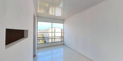 Apartamento en venta de 46M², con vista exterior, ubicado en un 5to piso (Torre B Apto 501), acceso por escaleras. Consta de 3 habitaciones, 2 baños, sala comedor, cocina y zona de lavandería. Tiene piso cerámico en todas sus zonas. El conjunto cuenta con zonas verdes y vigilancia privada las 24 horas. Cerca a centro comercial Chill Plaza; cerca a almacenes de cadena Tiendas D1; cerca a colegio Senderos del Lili; cerca a paraderos de buses MIO; Vías de acceso por la Calle 50 y Carrera 83C.
 h_property_nid_ref:  38204798583
 h_property_uuid_detail:  b946f0b1-80db-406e-bf18-ee191d91ebaf
 ubicacion: Cali,El Establo
 Inmueble ofertado por nuestro aliado HABI.