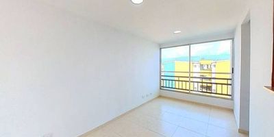 Apartamento en venta de 50m2, con vista exterior, ubicado en un 5to piso (Torre F Apto 504), acceso por escaleras. Consta de 3 habitaciones, 2 baños, sala comedor, cocina integral y zona de lavandería. Tiene piso cerámico en todas sus zonas. El conjunto cuenta con vigilancia privada las 24 horas. Cerca a centro comercial Caney Plaza; cerca a almacenes de cadena D1 y Ara; cerca a colegio Los Almendros; cerca a paradas del MIO; Vías de acceso por la calle 50 y cra 83c.
 h_property_nid_ref:  38708693617
 h_property_uuid_detail:  87431c10-40f9-4e66-bed2-eddeb1b6a9f4
 ubicacion: Cali,Ciudadela Comfandi
 Inmueble ofertado por nuestro aliado HABI.