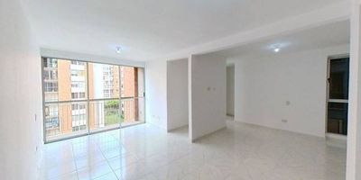 Apartamento en venta de 64m2, con vista exterior, ubicado en un 5to piso (Torre 3 Apto 503), acceso por ascensor. Consta de 2 habitaciones, 2 baños, sala comedor, cocina, balcón y zona de lavandería. Tiene piso cerámico en todas sus zonas. El conjunto cuenta con salón social, zonas verdes, zona para niños, piscina y vigilancia privada las 24 horas. Cerca a centro comercial Jardín Plaza; cerca a almacenes de cadena Éxito, D1 y Ara; cerca a universidad Libre; cerca a estación del MIO (Universidades); Vías de acceso por la Carrera 99 y Calle 60.
 h_property_nid_ref:  39826064546
 h_property_uuid_detail:  723cc490-c469-437e-adca-e42116c7d8a5
 ubicacion: Cali,Ciudad Melendez
 Inmueble ofertado por nuestro aliado HABI.