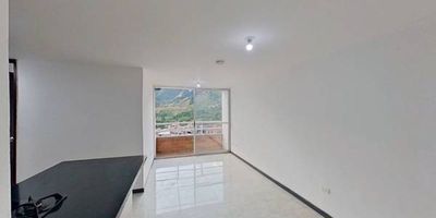 Apartamento en venta de 54m2, con vista exterior, ubicado en un 6to piso (Torre 1 Apto 608), acceso por ascensor, parqueadero propio cubierto (69). Consta de 3 habitaciones, 2 baños, sala comedor, cocina y zona de lavandería. Tiene piso porcelanato en zona social y cerámico en zona social, baños y cocina. El conjunto cuenta con piscina, zona de Skateboard, parque infantil, salón social, placa polideportiva y vigilancia privada las 24 horas. Cerca a almacenes de cadena como D1 y Ara; cerca a colegio Institución Educativa Villa del Sol; cerca a líneas integradas del metro; Vías de acceso por la Calle 77 y Carrera 63B.
 h_property_nid_ref:  39665758209
 h_property_uuid_detail:  18235d58-0b12-49ad-acc5-cd15494f5c3f
 ubicacion: Bello,Villa del Sol
 Inmueble ofertado por nuestro aliado HABI.