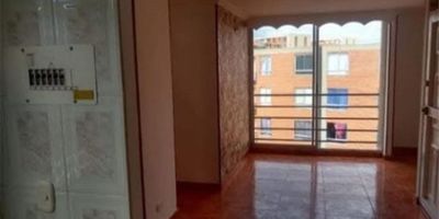 ? ¡Apartamento en Venta en Arrayanes Soacha! ?

Área: 48 M2

Ubicación:  piso 6 , vista interior; sin ascensor 

Distribución:  3 habitaciones, 2  baño, sala-comedor, 1 estudio pequeño, cocina integral y zona de lavandería

Parqueadero comunal

? Precio de Venta: $ 140.000.000 COP

??‍?Administración: $ 90.0000 COP

? Ubicación Estratégica:Conjunto arrayanes

✔️ Vías principales, ?

✔️ Centros comerciales cerca ?️Cc ventura Terreros,Cc Mercurio

✔️ Cerca de Almacenes de cadena ?

✔️ Próximo al Colegio y universidades ?

? Beneficios del conjunto:

✔ Zonas verdes y espacio para niños ?

✔ Salón comunal para eventos y reuniones ?

✔ Vigilancia privada 24/7      DSE-674
