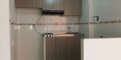 Se vende propiedad ubicada en el Conjunto Residencial La Oportunidad I, en el sector de Hogares. El inmueble cuenta con 2 habitaciones, Cocina Integral, Cuarto de Lavado, Closets, 1 baño, y una superficie total de 40.73 m². Construido en 2013, en buen estado de conservación. Cuenta con Salón de eventos, Zonas Verdes, parqueadero comunal, estacionamiento de visitantes y seguridad las 24 horas. El conjunto residencial ofrece un ambiente tranquilo y seguro para vivir. Ideal para quienes buscan comodidad y practicidad en un entorno residencial. DSU-125
