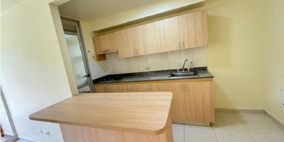 Se  Vende Apartamento en Envigado, Camino verde 

Área 77 mts2 
Nivel 15

Vista panorámica 

Amplios Espacios Distribuidos en 3 Alcobas, 2 baños, sala comedor,  cocina integral, zona de ropas,  balcón,  parqueadero, Cuarto util 

Excelente Ubicación 

Unidad cerrada, vigilancia 24 horas,  piscina, Gimnasio, Salón social, Cancha Múltiple, juegos infantiles, zonas Verdes 
Estrato 4
Admón 424 Mensual 
Precio $ 470 Millones Negociables