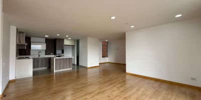 ¡El apartamento que todos buscan!

Con una excelente ubicación, en la Loma de las Brujas, este apartamento ofrece una amplia área social, ideal para esas reuniones en familia, además de 3 cómodas habitaciones con baño.

Cercano a todo pero alejado del caos de la ciudad, sabemos que durará muy poco disponible en nuestro portafolio.

Características

Área: 135m2
3 Habitaciones con baño
2 Parqueaderos
Cuarto útil

Valor de renta: $6’500.000 administración incluida.

En unidad cerrada con portería 24hrs, piscina y excelente amenidades.

Si estás interesado en conocerlo, ¡contáctanos!

+57 (319) 737-7108
+57 (319) 363-0736

?‍? www.atemporalbienes.co

.
.
.

#Apartamento #Renta #LomadelasBrujas
