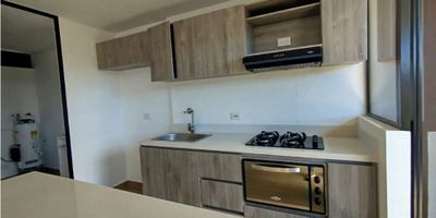 se renta hermoso apartamento en el retiro con una rea de 70m2 y una distribucion de sala comedor amplia,cocina integral,zona de ropas,balcon con hermosa vista,baño social completo,2 habiatciones un closet,un vestier y baño privado cuenta con parqueadero cubierto y cuarto util, cuenta con vigilancia 24/7.

asesor: Juan Hernandez

celular: 3006663289

codigo wasi: 9568331
