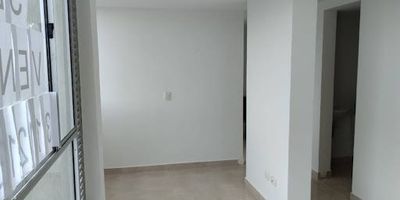 Apto  de 38m2 ubicado en 8 piso, exterior, de 2 habitaciones, 2 baños, sala comedor,, habitación principal con baño, excelente iluminación natural  en conjunto cerrado , apto nuevo , conjunto club house,, recepción, cctv, vigilancia 24-7, gimnasio , cancha de futbol, piscina , bbq, juegos para niños,,se aclara que el apto No cuenta con parqueadero, son adjudicados por la administración del conjunto.