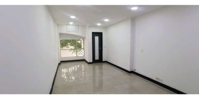 Oficina en arriendo en Medellín, Antioquia, ubicada en el barrio Diego Echavarría. Este consultorio en el piso 2 ofrece 26 m² de área privada y cuenta con 1 baño. El inmueble dispone de vigilancia y está convenientemente situado cerca al Centro Comercial Arkadia. El canon de arriendo es de $3,700,000. Contáctenos para más detalles por whatsapp, quiero que me contacten o ver telefonos.