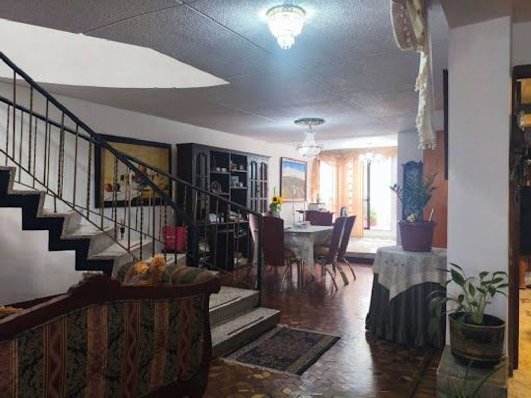 Casa de 7 alcobas en venta en Santa Isabel, Bogotá, 273 m² · foto 2 de 20