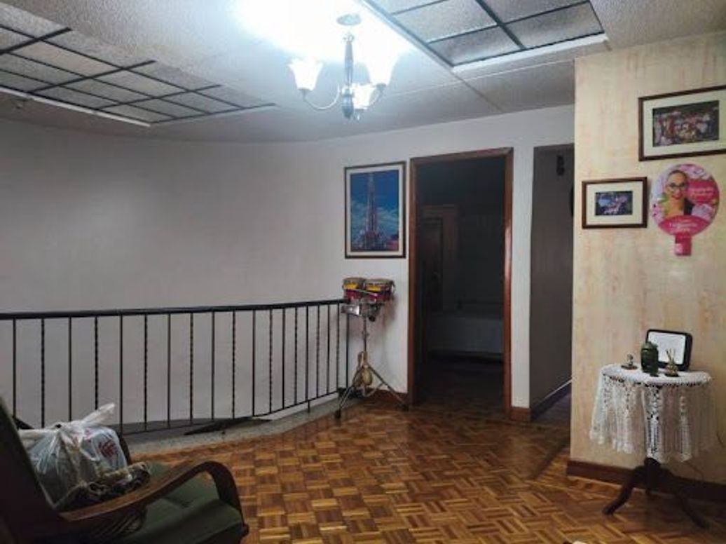 Casa de 7 alcobas en venta en Santa Isabel, Bogotá, 273 m² · foto 8 de 20